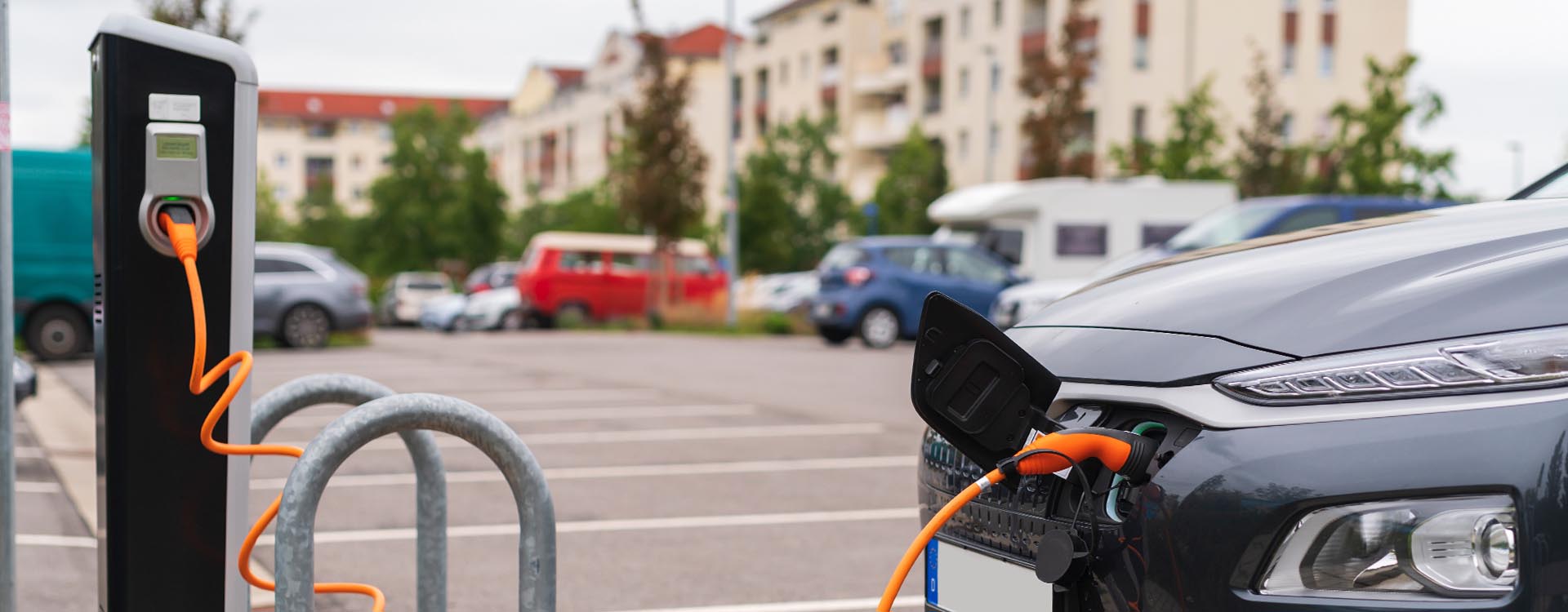 Ladestecker E-Auto Wohnbereich